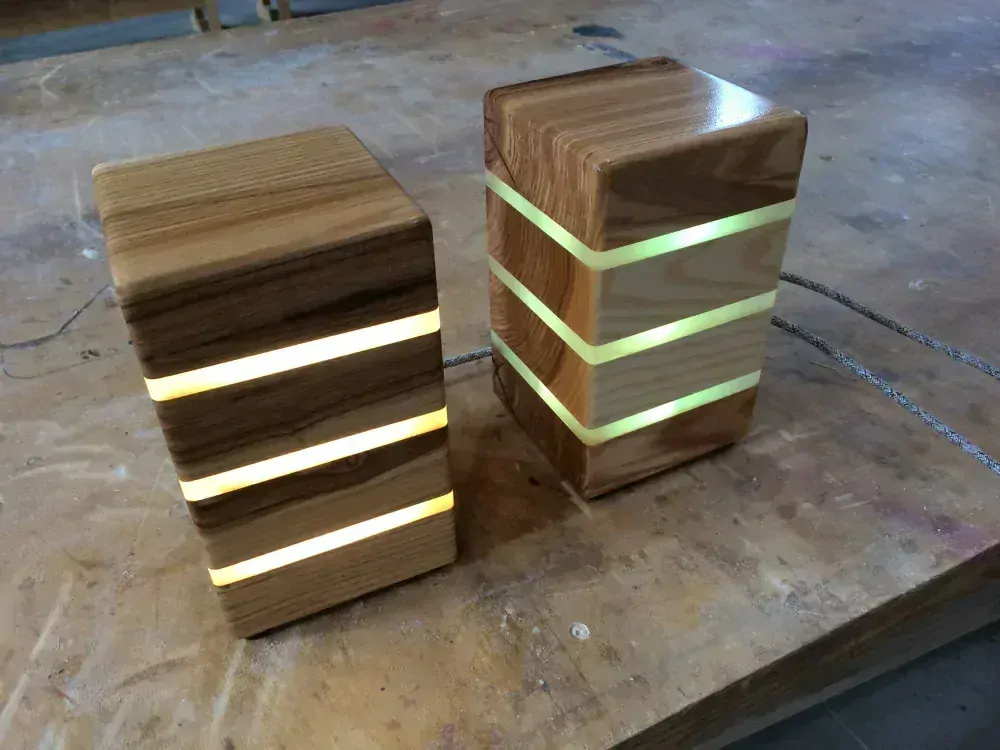 Fajna lampa z Jasanu třísegmentová vícebarevná + hřejivě bílá