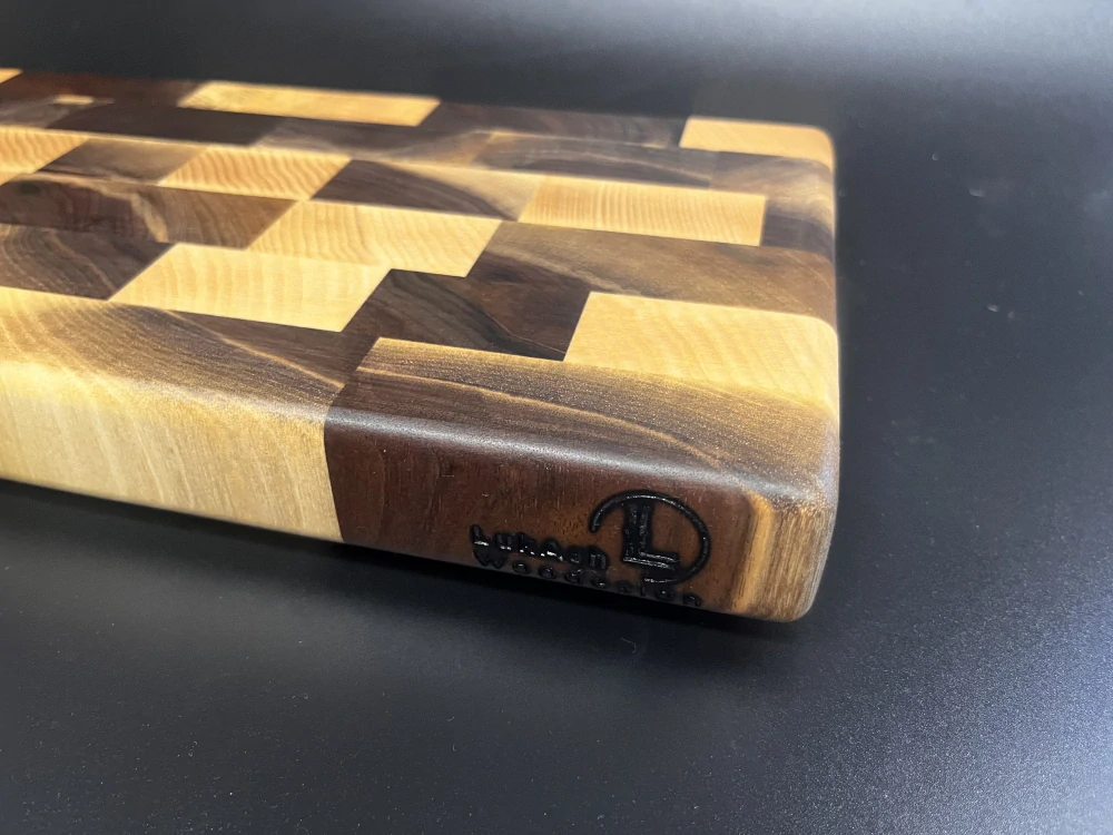 Krájecí prkénko z jasanu a ořechu cca 31x16x3cm