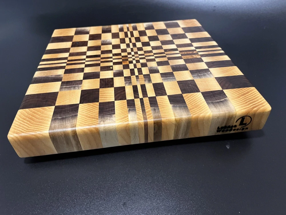 Velké krájecí prkénko z Jasanu a Ořechu cca 30x30x4cm