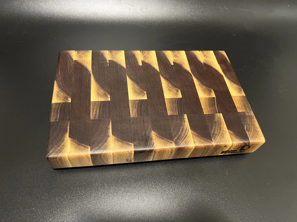 Střední krájecí prkénko z Ořechu cca 30x20x4cm