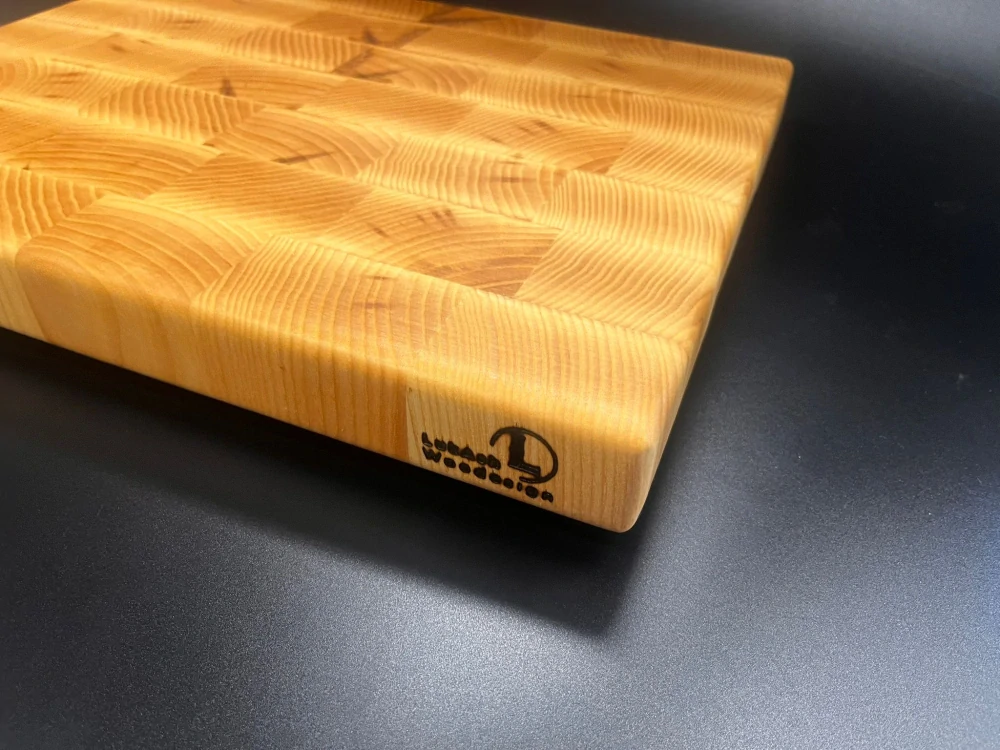 Krájecí prkénko z jasanu cca 41x32,5x4cm